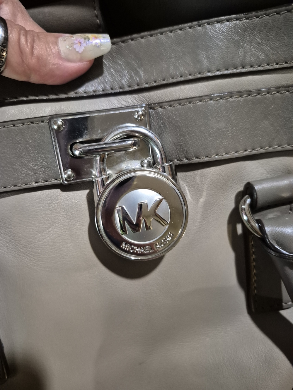 Michael Kors Hamilton Tote - Picture 9 of 13